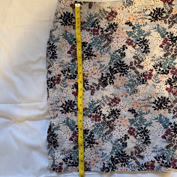 loft beige floral skirt size 10 with slipped on bothsides - Picture 4 of 9